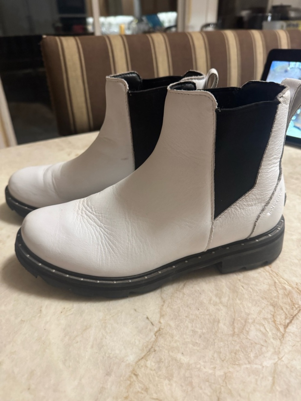 Sorel White Chukka Boots Sz 8.5